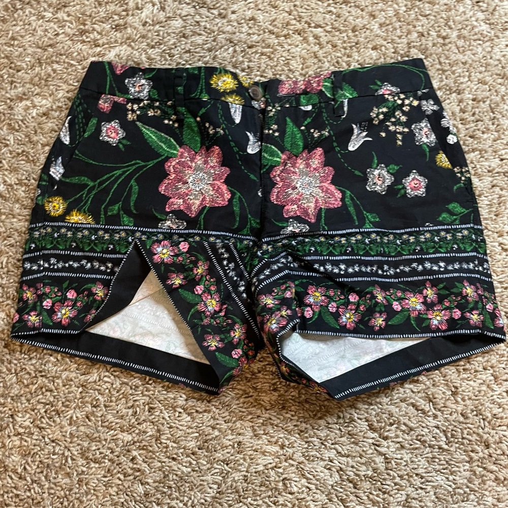 Old navy mid length floral shorts. Size s. Lightly worn